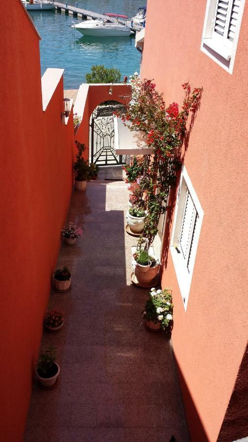 Vila "Mare" Banjol Exterior photo
