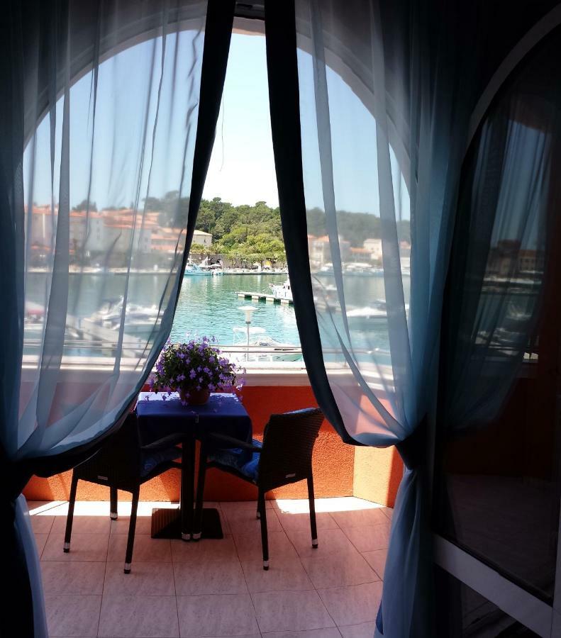 Vila "Mare" Banjol Exterior photo